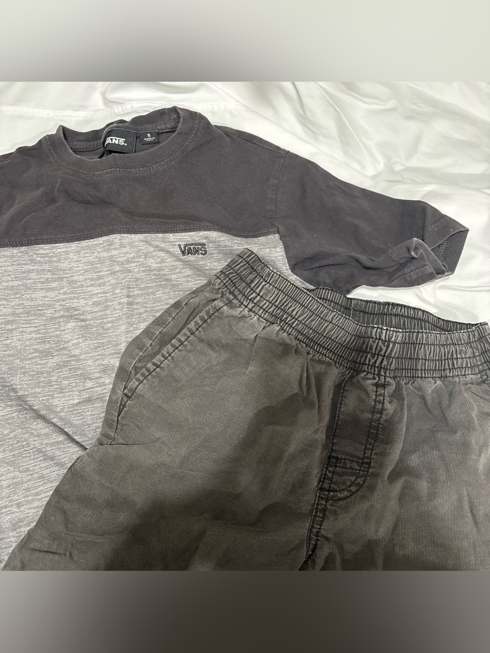 Vans Kids Charcoal Gray Elastic-Waist Bottoms & 2toned Gray short sleeved shirt